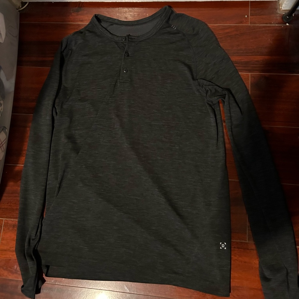 Lululemon long sleeve shirt size large